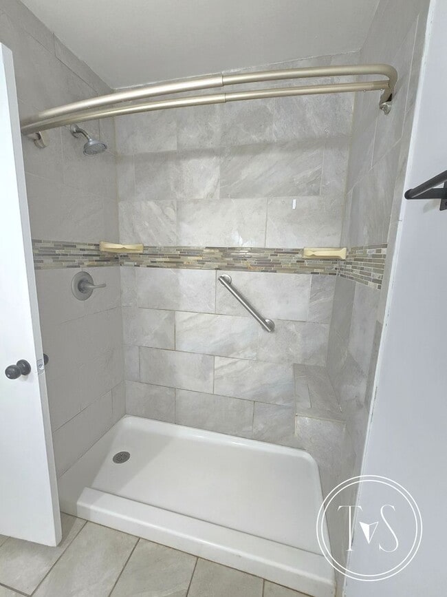 Building Photo - WINTER MOVE-IN SPECIAL: 50% OFF 1st FULL MONTH OF RENT** (**see description for details)