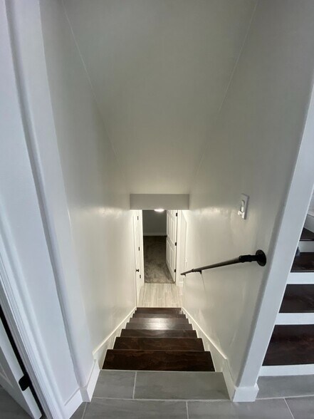 Building Photo - 586 E 150 S