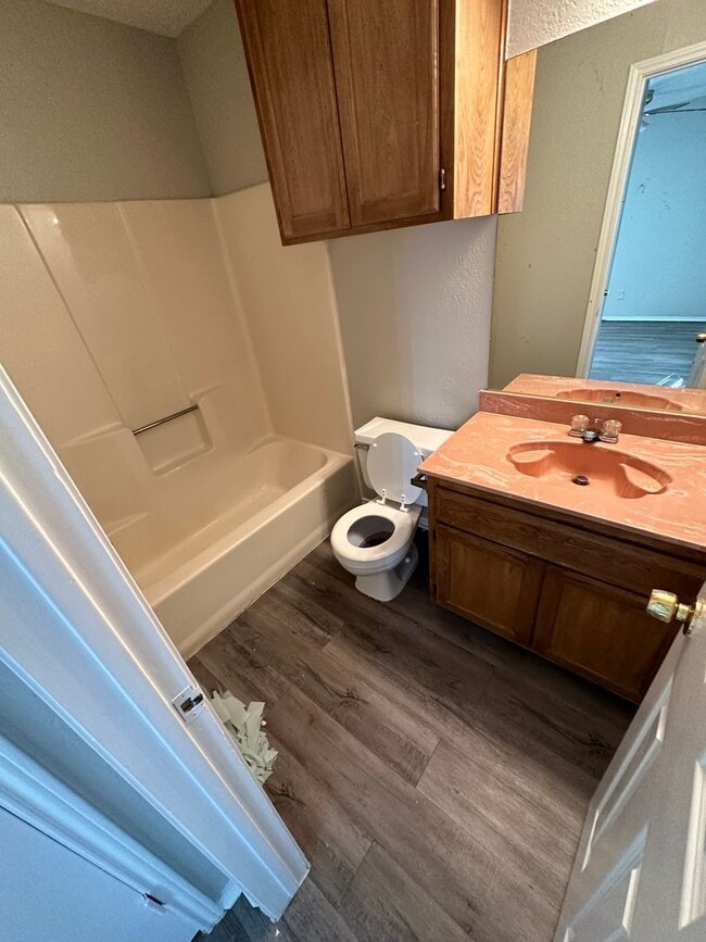 Building Photo - $500.00 OFF 1st full rent if you are ready to move NOW! Full brick 2 bed 2 bath Covered Carport a...