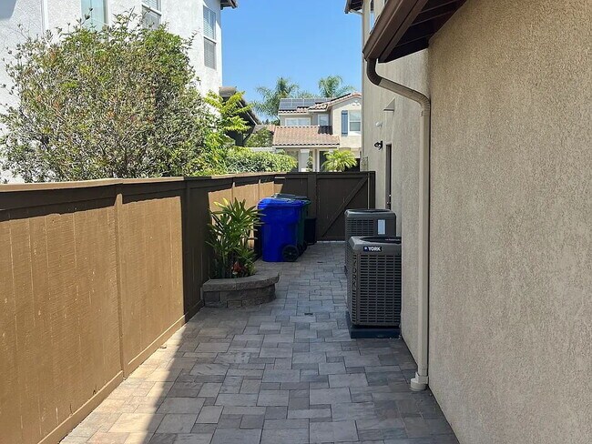 Building Photo - NO MIN CREDIT SCORE REQUIRED, BK OKAY, PAST EVICTION OKAY!, BACKGROUND FRIENDLY. Apply at "The Re...