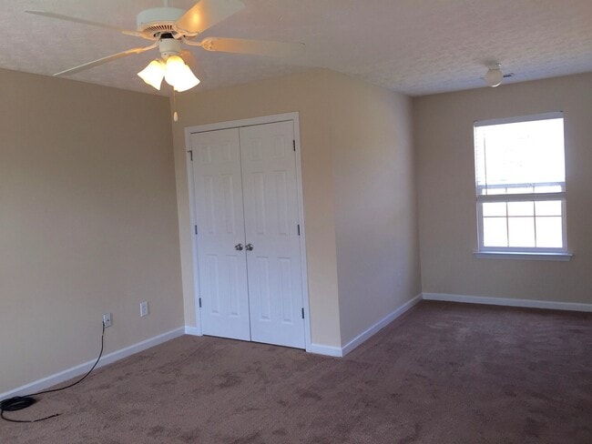Building Photo - Ola schools 4 bedrooms 2.5 baths on large level lot
