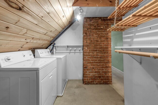 Building Photo - 589 Breckenridge St