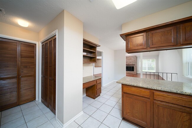 Building Photo - 2838 Colony Dr