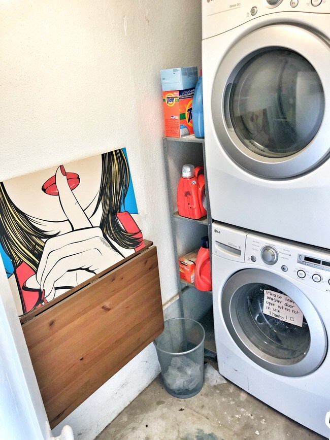 Free laundry on-site - 942 20th St