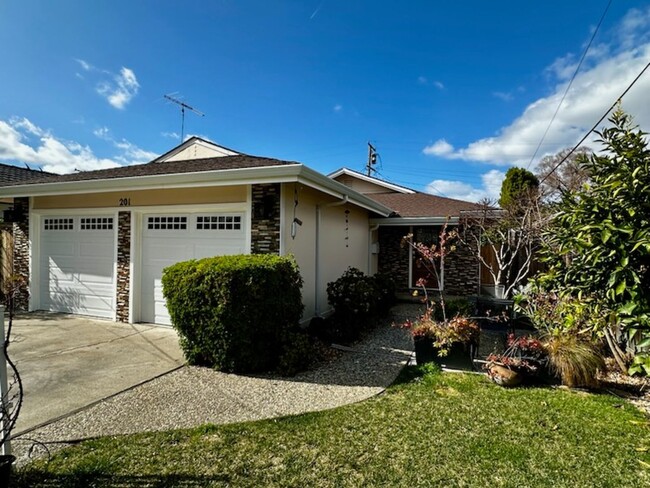 Primary Photo - Modern Remodel with Gourmet Kitchen & Prim...