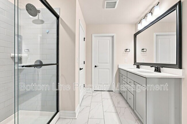 Building Photo - 2230 Bethpage Dr