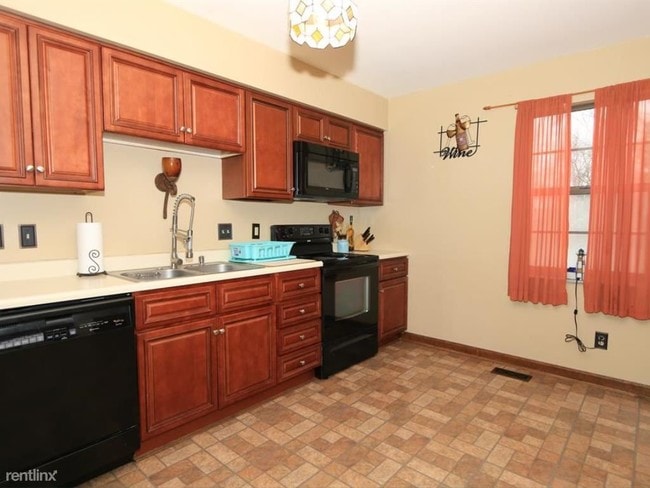 Building Photo - 3 br, 2.5 bath Condo - 2677  Montana Avenue