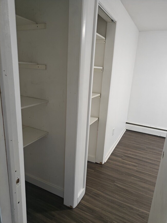 Building Photo - 10 Eastview Dr