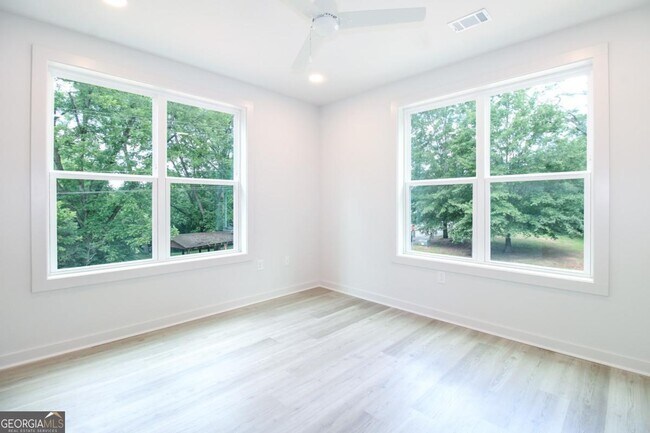 Building Photo - 260 Martha Dr