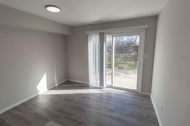 Building Photo - 7216 N Moberly Dr