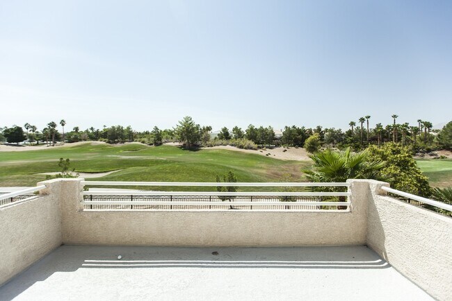 Building Photo - Rhodes Ranch Golf Course View