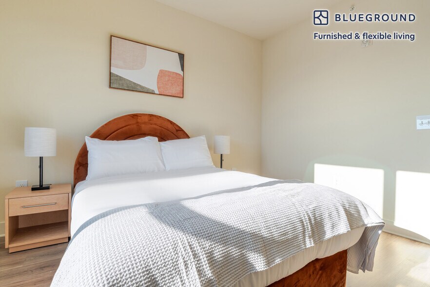 Building Photo - 3100 Esperanza Crossing