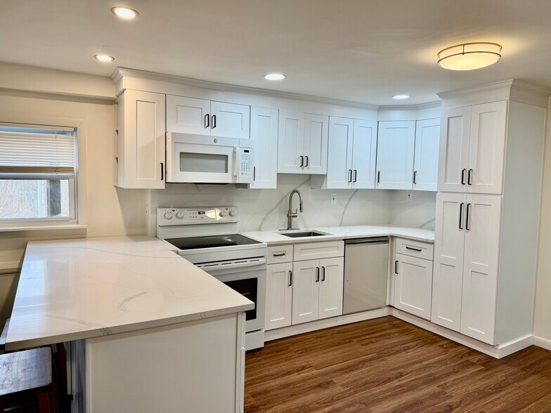 Building Photo - 59 Longdale Rd