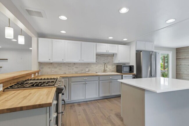 Building Photo - 6260 W 61st Ave