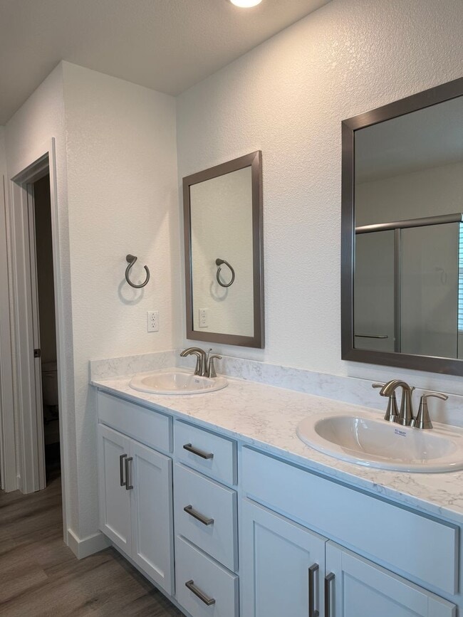 Building Photo - Beautiful 5 bed 3 bath located in West Ros...