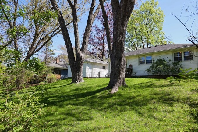 Building Photo - 2BR+ Flex Room Ranch Home in Monona – Walk...