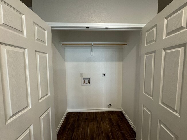 Building Photo - 5403 Rose Gdn Lp