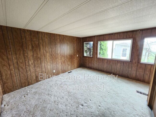 Building Photo - 241 Evans Rd