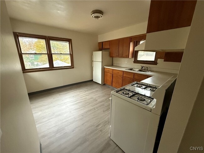 Building Photo - 483 Pleasantview Ave