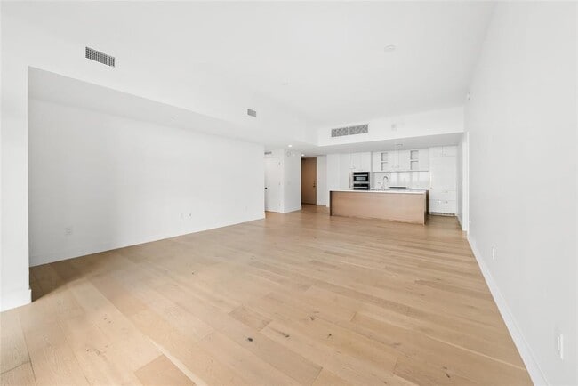 Building Photo - 70 Rainey St