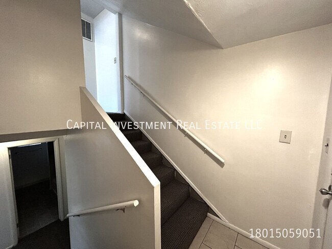 Building Photo - 1126 Crandall Ave S