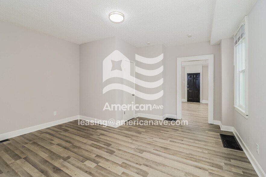 Building Photo - 2340 Elmo Ave