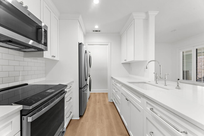 Building Photo - 1481 Center St Ext