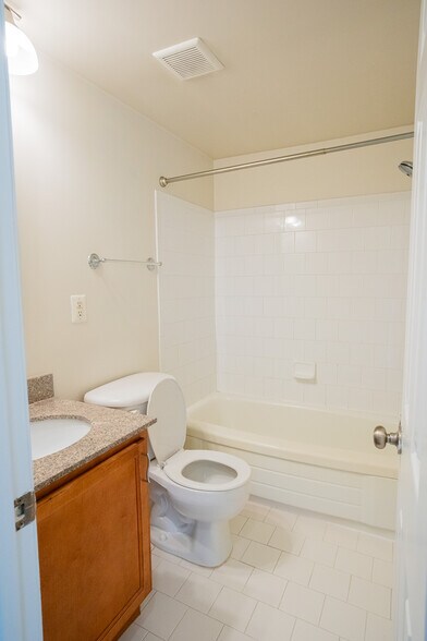 bathroom - 501 Prospect Blvd