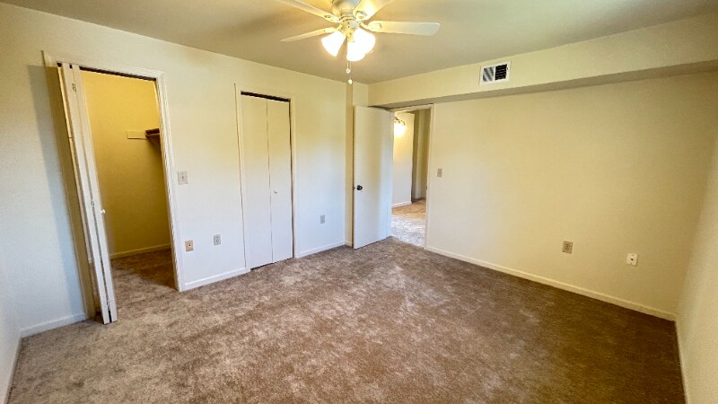 Building Photo - 807 Rainbow Dr
