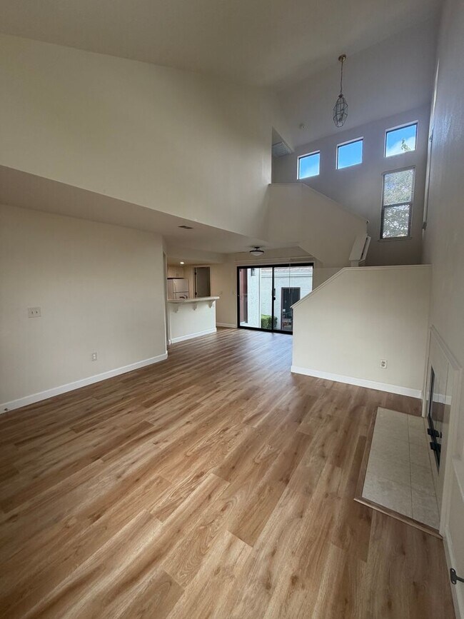 Building Photo - Beautifully Updated 2-bedroom 2 bath home blocks from Downtown Martinez!