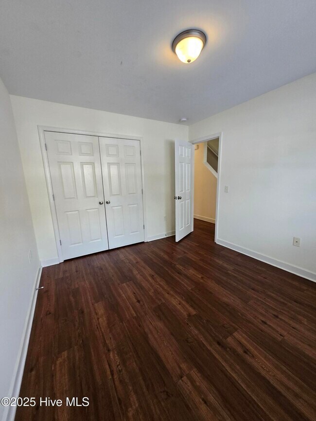 Building Photo - 208 Durango Pl