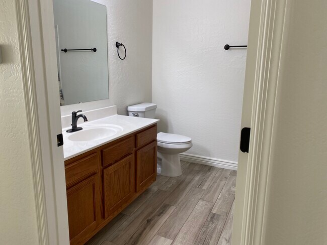 Hall bath - 16801 N 94th St