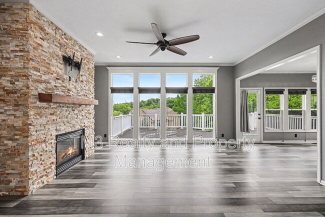 Building Photo - 5605 NE Coral Dr