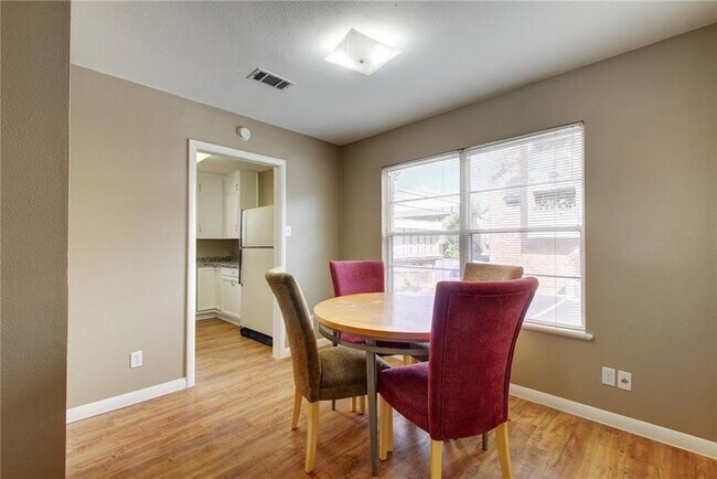 Building Photo - 507 Bellevue Pl