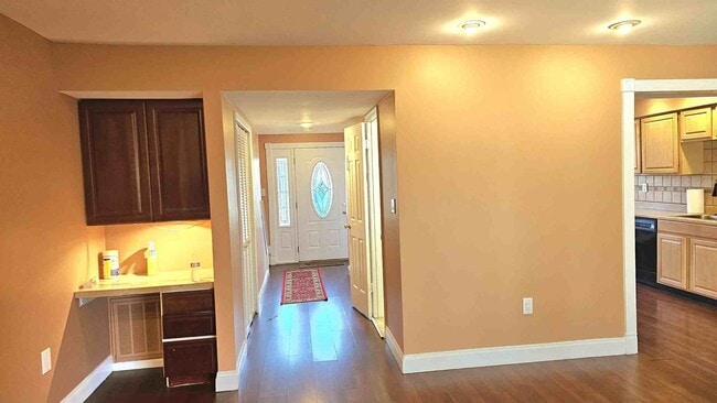 Building Photo - 37 Anderson Ct