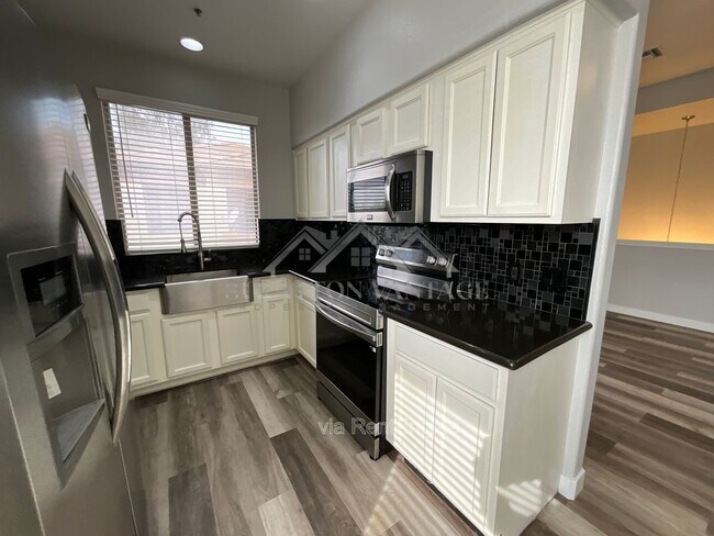 Building Photo - 1445 E Broadway Rd