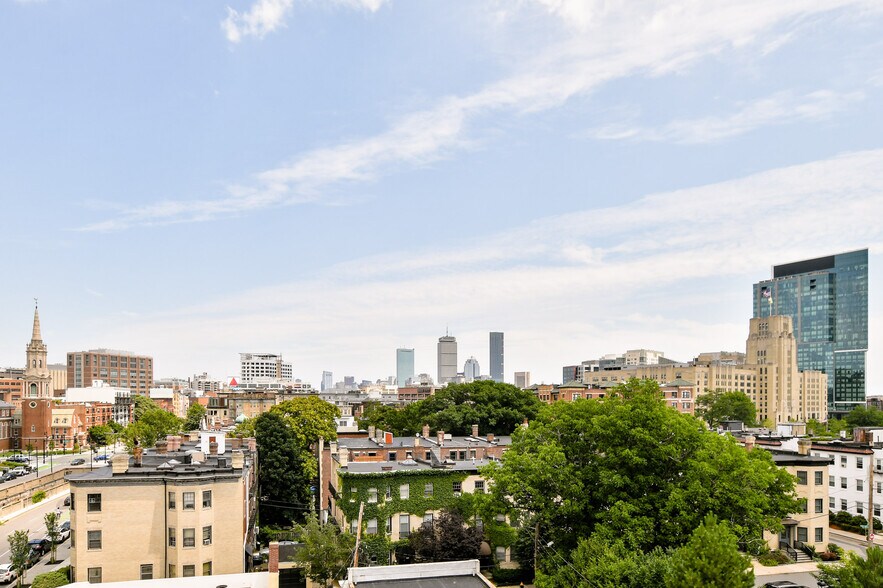 Building Photo - 1011 Beacon St