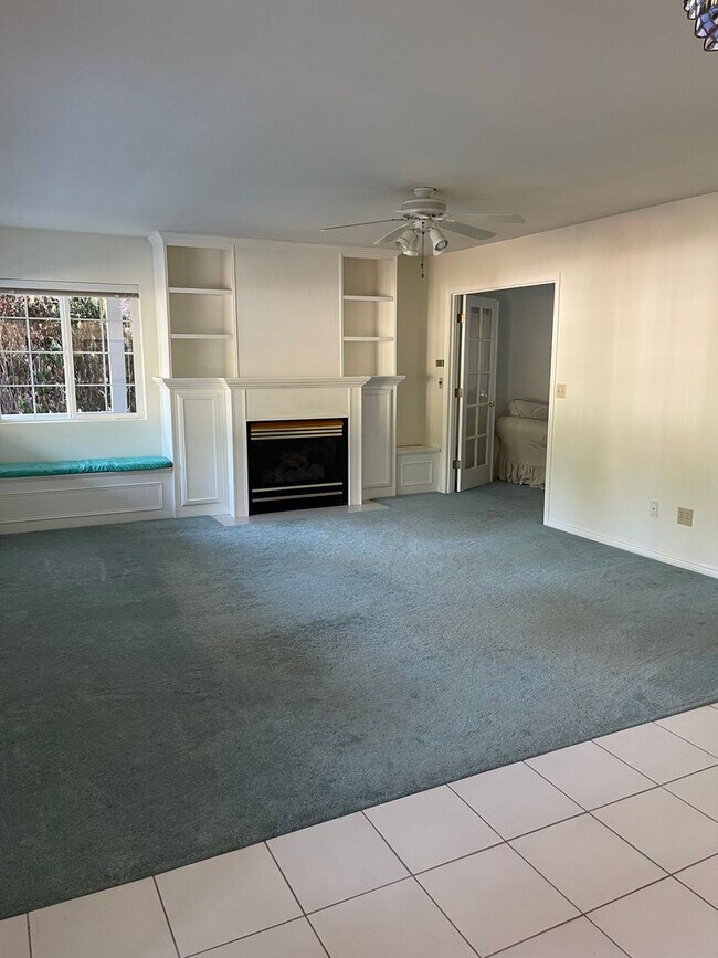 Building Photo - 496 Fairway Ct
