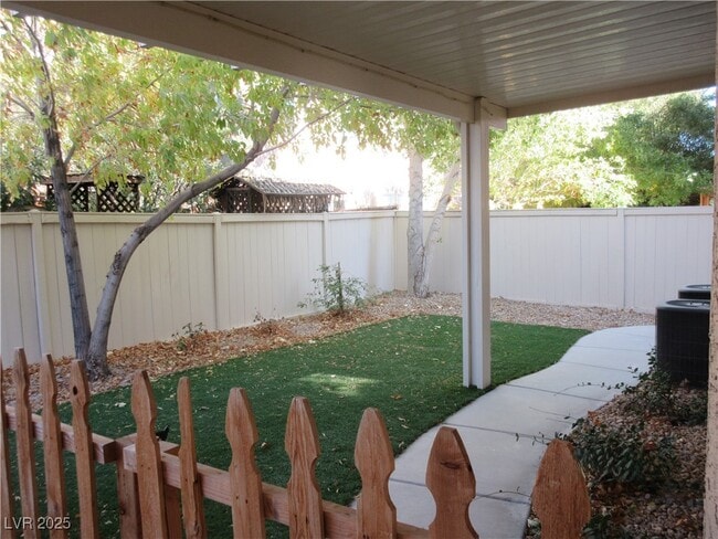 Building Photo - 8056 Aztec Basin Ave