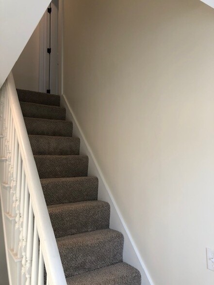 Building Photo - 10 Trakey St