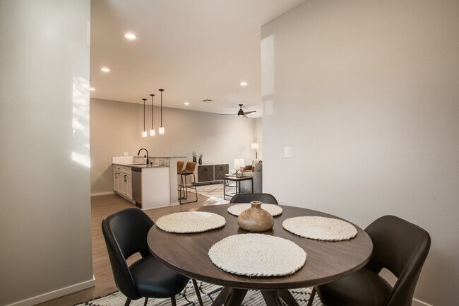Building Photo - 1105 Silver Avenue SW