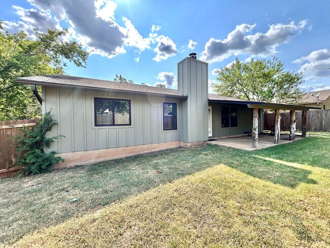 Building Photo - Cozy 3-Bedroom, 2-Bath Home with Covered D...