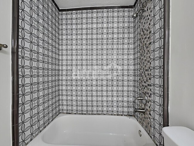 Building Photo - 4415 Hounds Run Dr