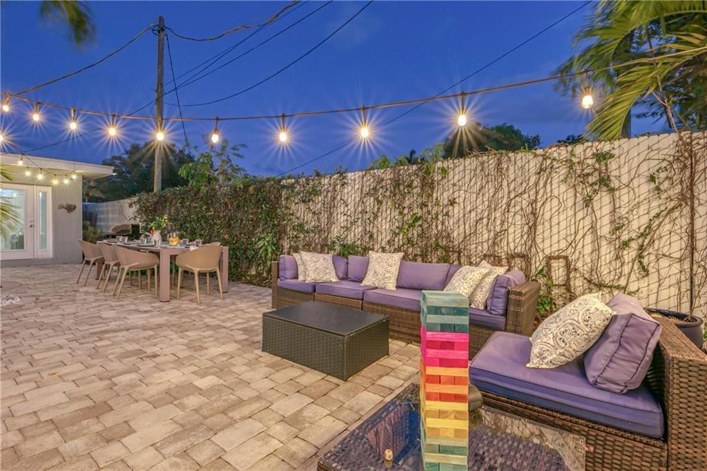 Building Photo - 1517 NE 17th Ter