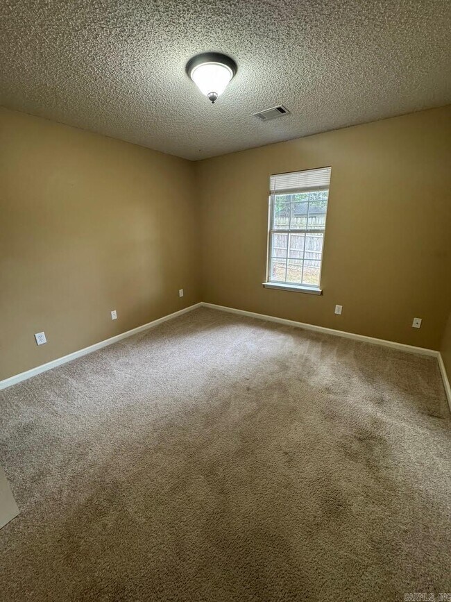 Building Photo - 2619 Valley Forge Dr