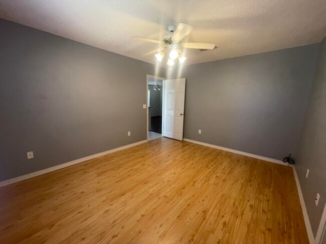 Building Photo - 106 Louise Dr