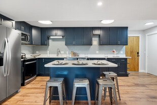 Building Photo - 1606 Cottonwood Dr
