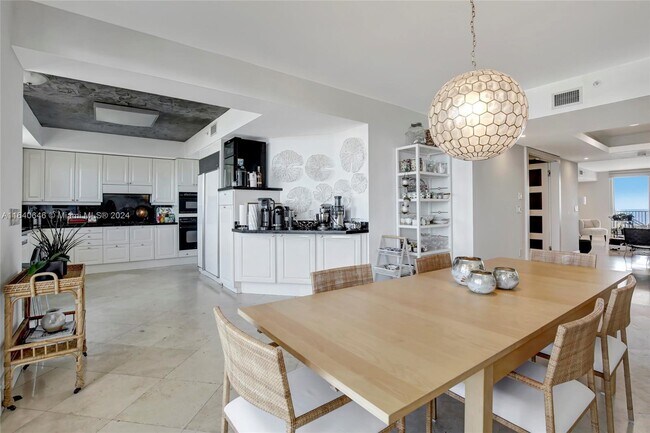 Building Photo - 781 Crandon Blvd