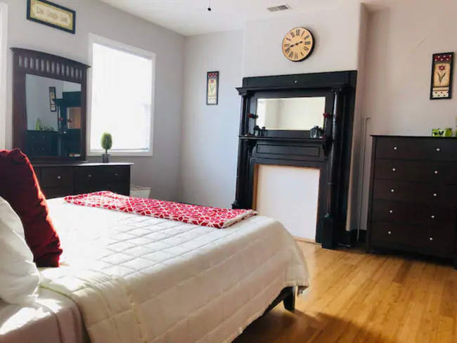 Master bedroom - 1031 Bardstown Rd