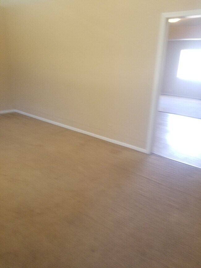 Building Photo - 405 4th Ave